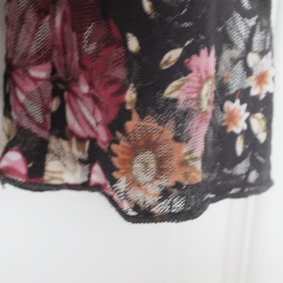 COPY - Flaunt Your Feminine Style w Sweetheart Neck Floral Lace Top in Size S w… - Picture 4 of 9
